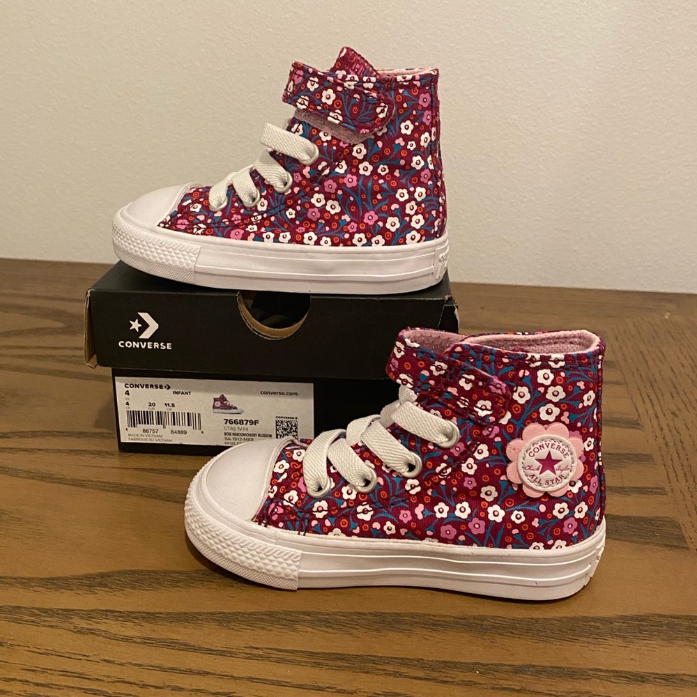 Floral infant girl Converse high tops size 4 never worn
